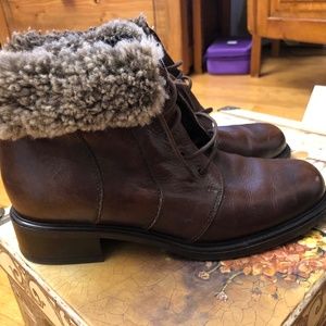 Warm winter Short leather boot with sheep’s skin.